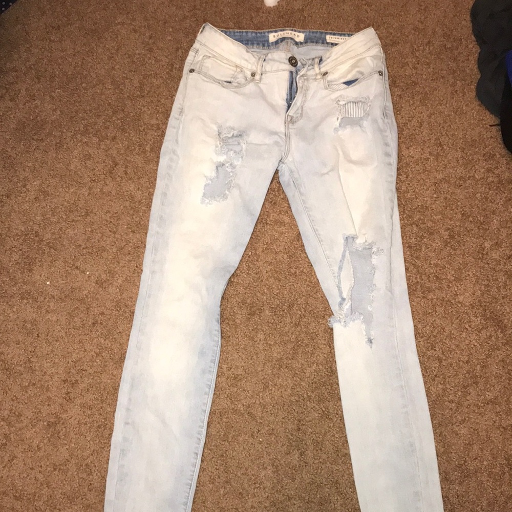 Bullhead ripped jeans